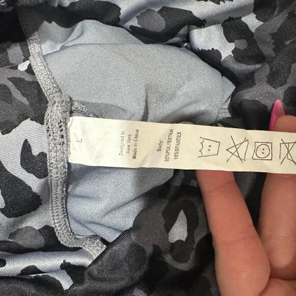 Stylish Black Leopard Print Leggings - Picture 3 of 3